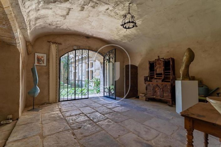 Image No.6-10 Bed Property for sale