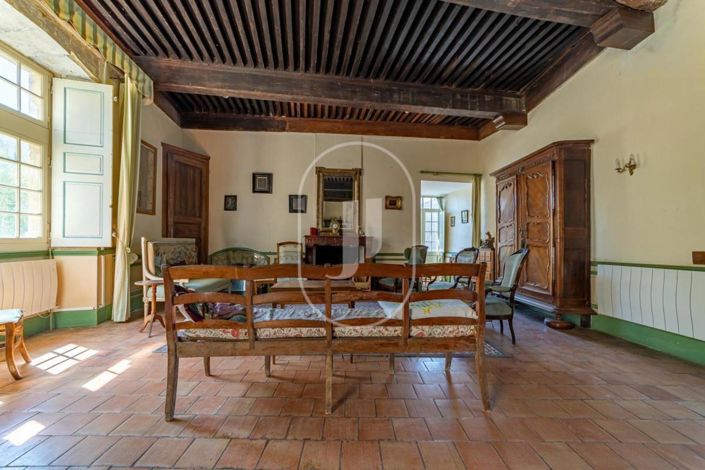 Image No.8-10 Bed Property for sale