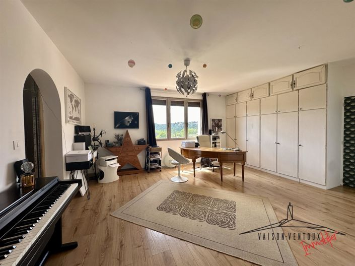 Image No.15-6 Bed House for sale