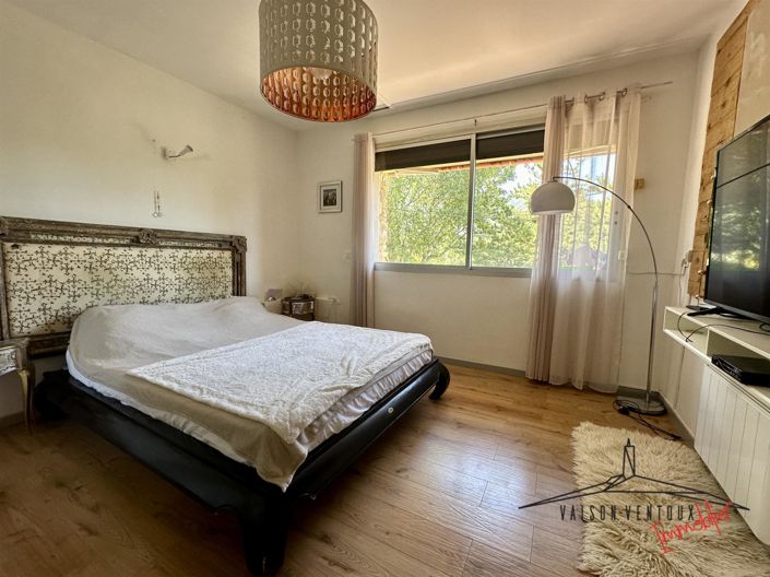 Image No.20-6 Bed House for sale