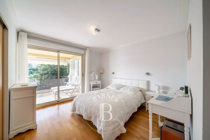 Image No.10-3 Bed Apartment for sale