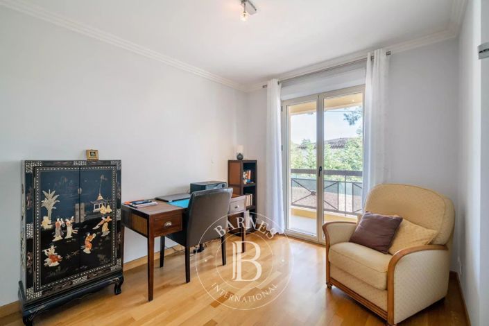 Image No.12-3 Bed Apartment for sale