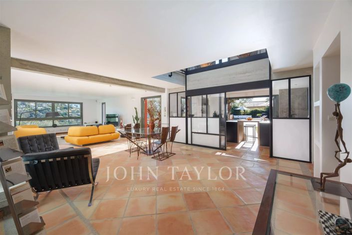Image No.6-4 Bed House for sale