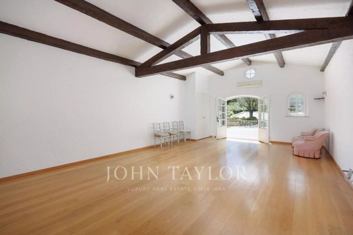 Image No.18-5 Bed House for sale