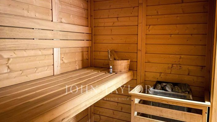 Image No.20-5 Bed House for sale