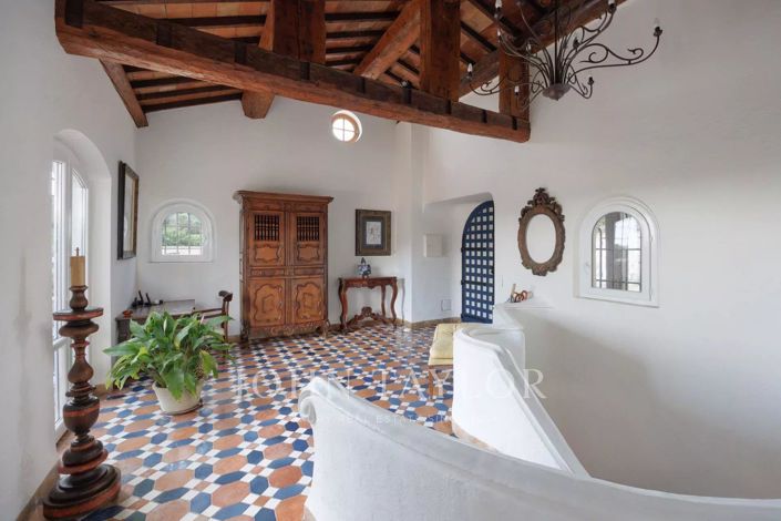 Image No.5-5 Bed House for sale