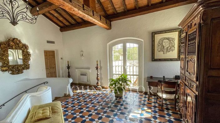 Image No.7-5 Bed House for sale