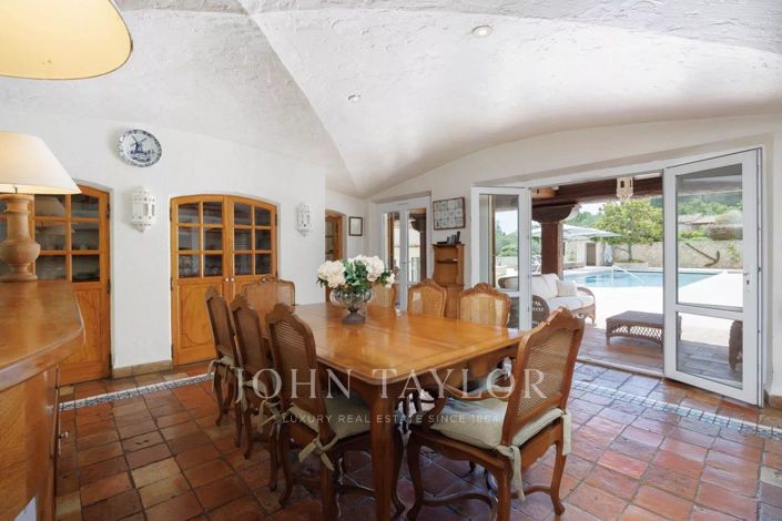 Image No.7-5 Bed House for sale