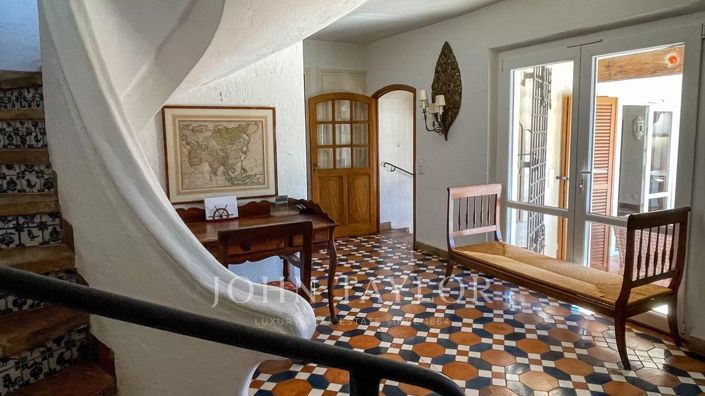 Image No.8-5 Bed House for sale