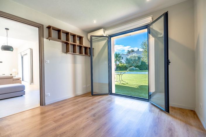 Image No.7-3 Bed House for sale