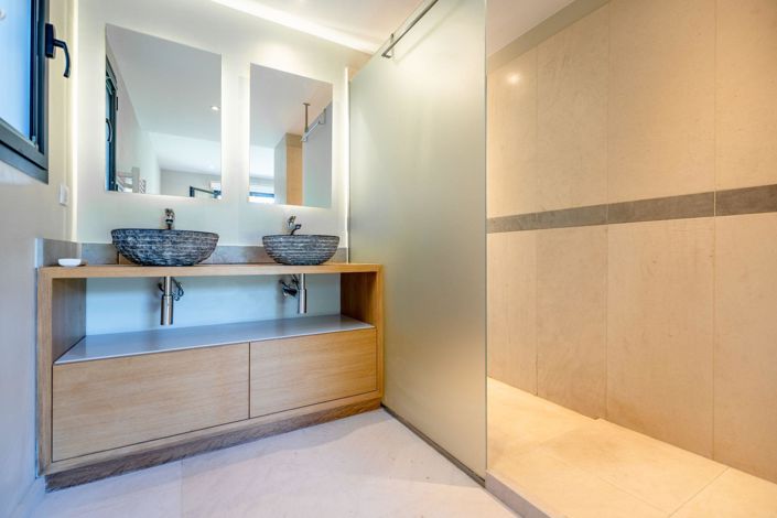 Image No.8-3 Bed House for sale