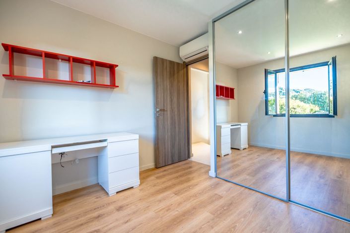 Image No.9-3 Bed House for sale