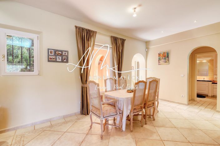 Image No.10-5 Bed House for sale