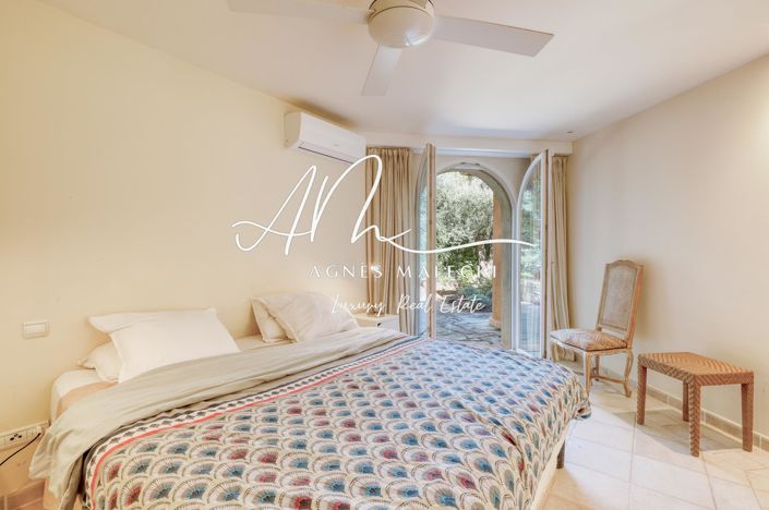 Image No.8-5 Bed House for sale