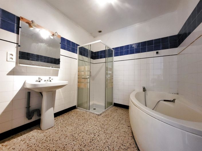 Image No.5-2 Bed House for sale