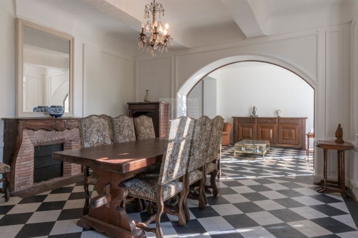 Image No.6-8 Bed House for sale