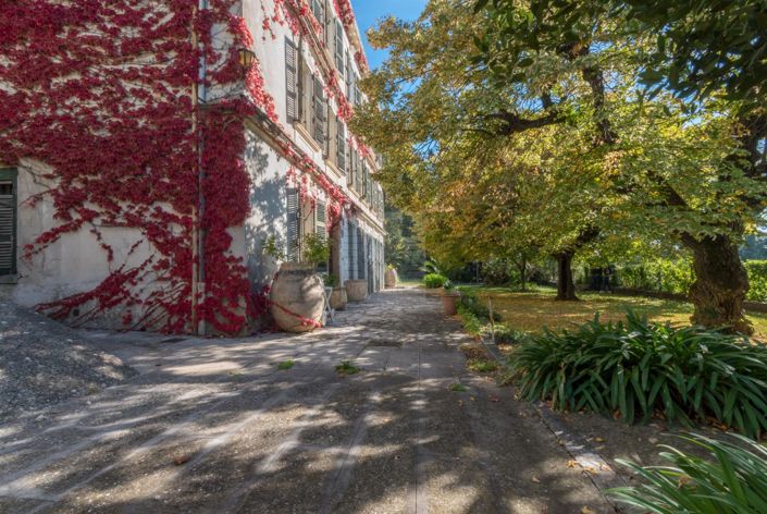 Image No.9-8 Bed House for sale