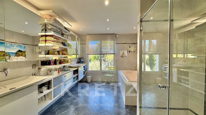 Image No.10-7 Bed House for sale