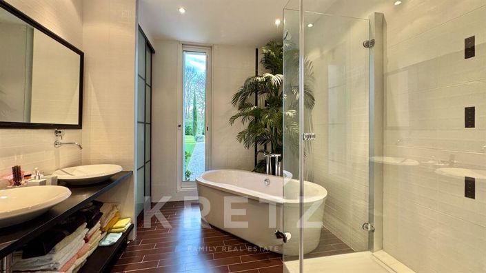 Image No.12-7 Bed House for sale