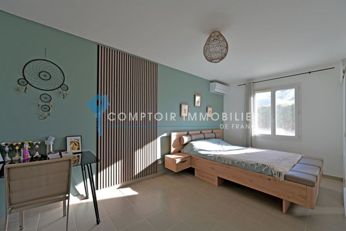 Image No.11-3 Bed House for sale