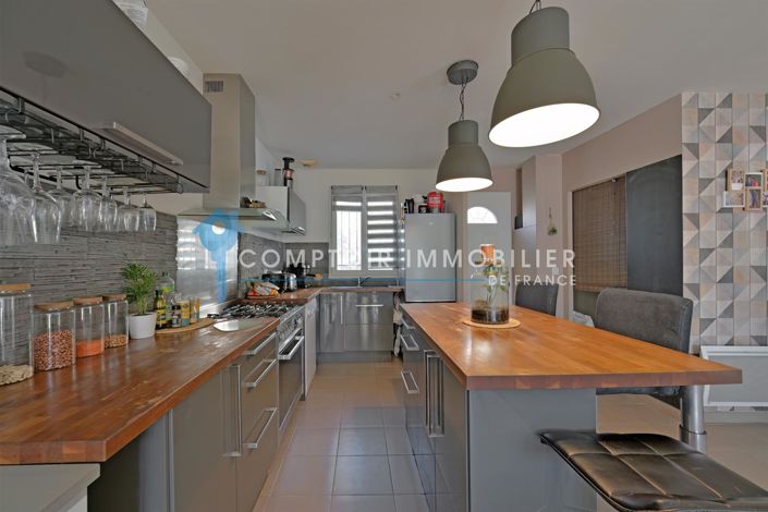 Image No.7-3 Bed House for sale