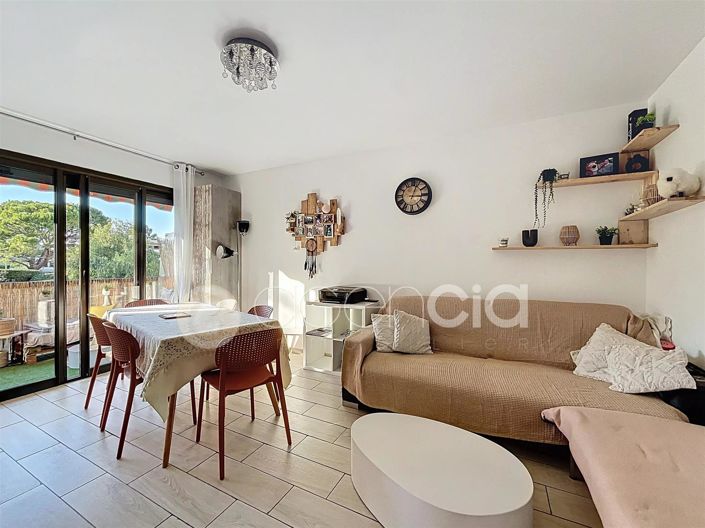 Image No.2-Appartement de 2 chambres à vendre à Cannes