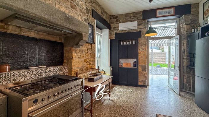 Image No.6-8 Bed House for sale