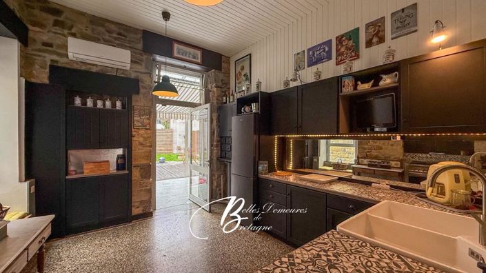 Image No.7-8 Bed House for sale