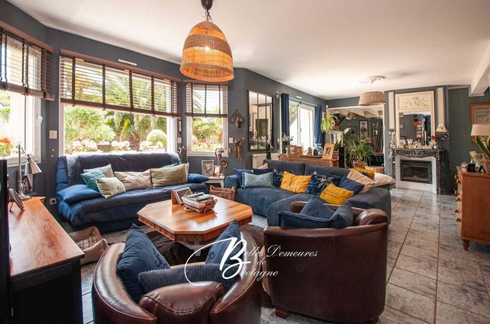 Image No.8-5 Bed House for sale