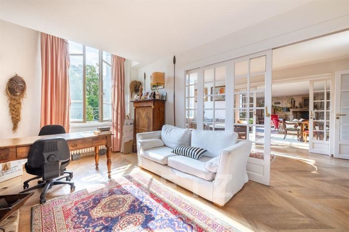 Image No.10-5 Bed House for sale