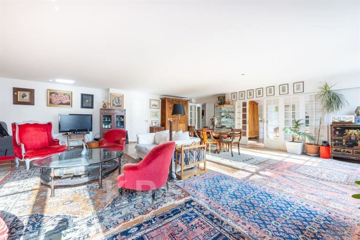 Image No.2-5 Bed House for sale