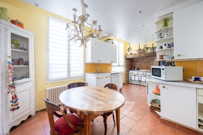 Image No.6-5 Bed House for sale