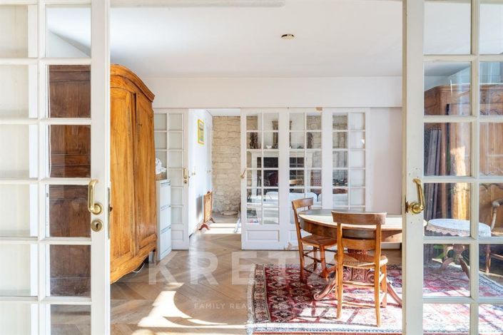 Image No.8-5 Bed House for sale