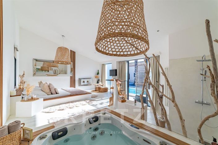 Image No.6-5 Bed House for sale