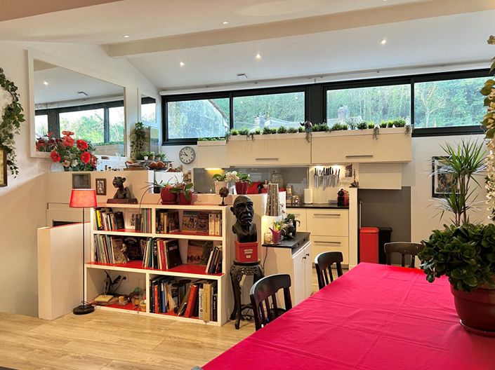 Image No.5-6 Bed House for sale