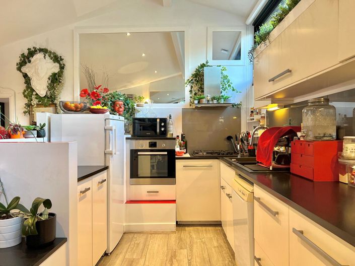 Image No.6-6 Bed House for sale