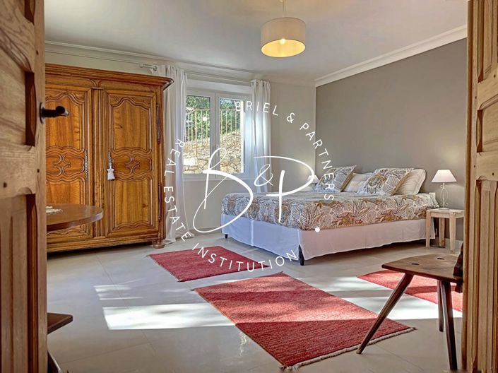 Image No.17-4 Bed House for sale