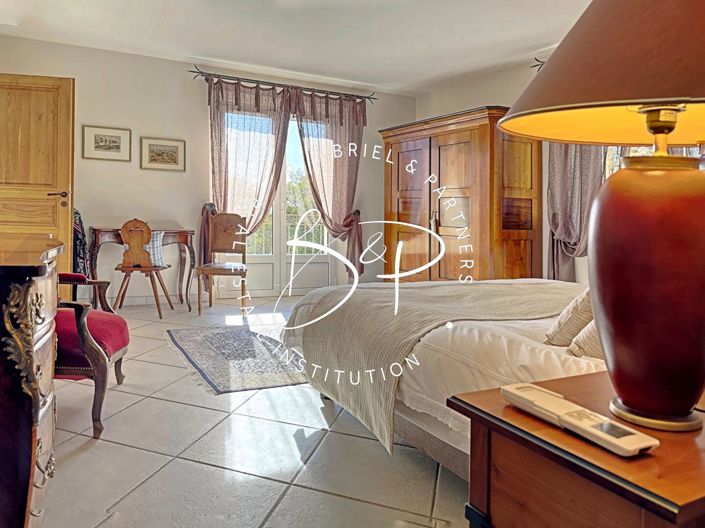 Image No.8-4 Bed House for sale