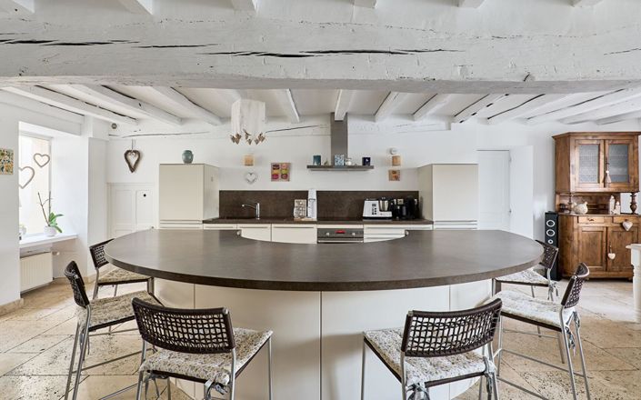 Image No.7-5 Bed House for sale