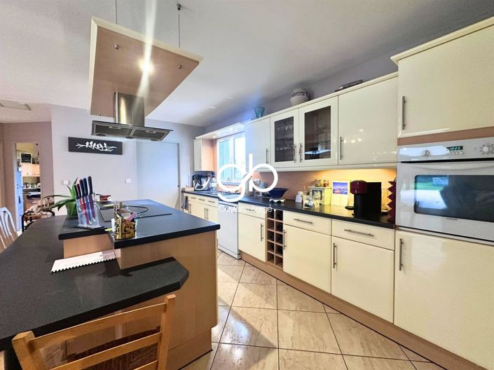 Image No.11-5 Bed House for sale