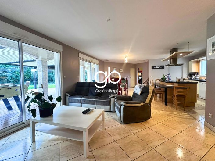 Image No.7-5 Bed House for sale