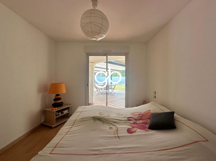 Image No.8-5 Bed House for sale