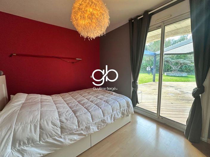 Image No.9-5 Bed House for sale