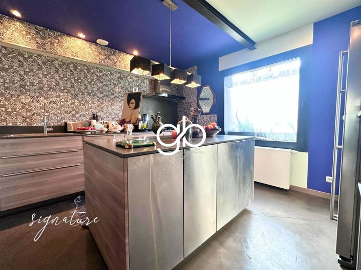 Image No.6-4 Bed House for sale