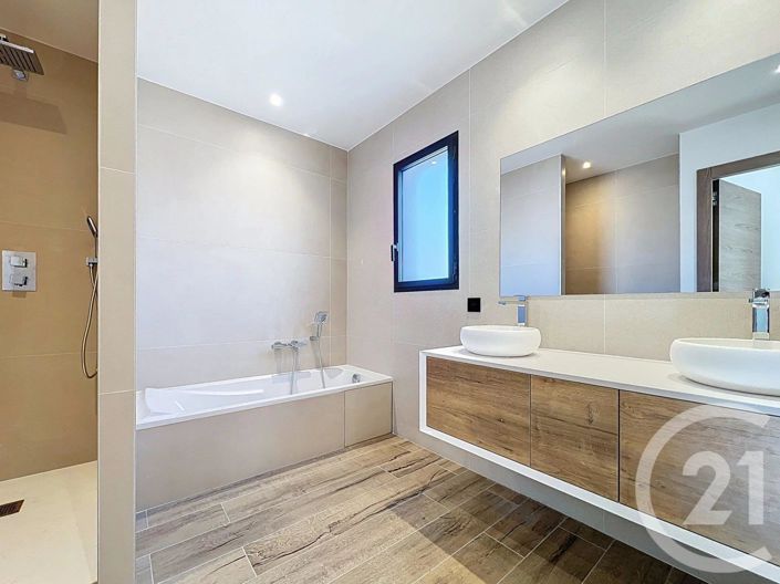 Image No.11-3 Bed House for sale