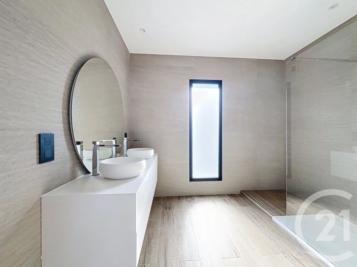 Image No.10-3 Bed House for sale