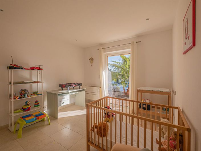 Image No.12-5 Bed House for sale