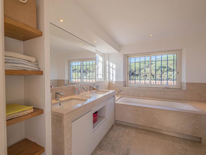 Image No.13-5 Bed House for sale