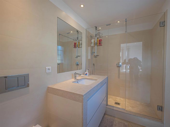 Image No.15-5 Bed House for sale