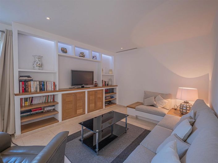 Image No.9-5 Bed House for sale